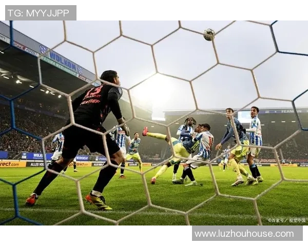 不懂足球却成球场焦点的奇葩球星引发网友热议